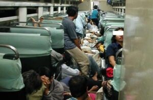 7 Potret Lucu & Aneh Manusia Ketika Pakai Transportasi