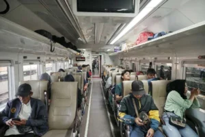 6-tipe-penumpang-kereta-api-yang-unik-dan-nyeleneh