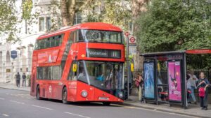 Keunikan Bus Tingkat: Mengapa Begitu Identik dengan London?