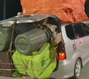 7 Potret Lucu & Aneh Manusia Ketika Pakai Transportasi