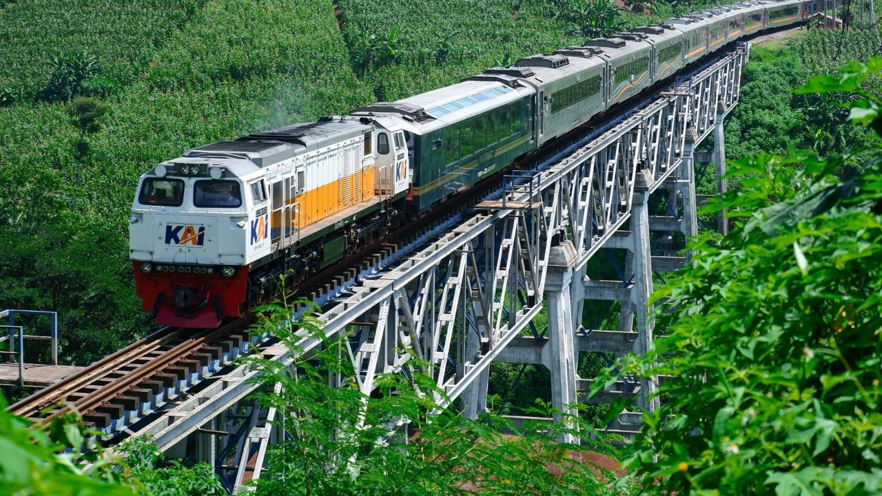 pesona-kereta-panoramic-cara-baru-menikmati-alam-indonesia