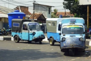 jejak-bemo-sang-legenda-roda-tiga-di-aspal-indonesia