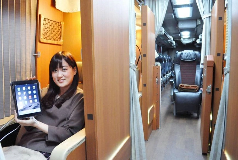 bus-malam-jepang-alternatif-hotel-murah-nan-mewah