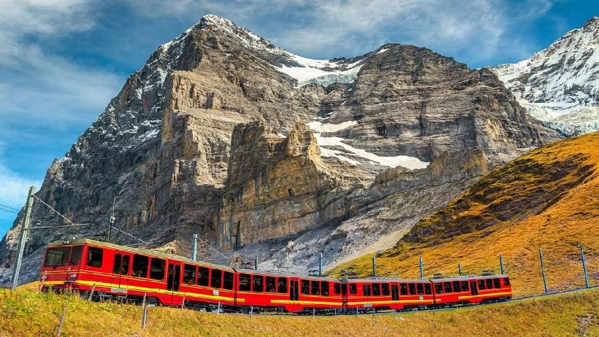 10-kereta-wisata-terbaik-di-dunia-wajib-coba
