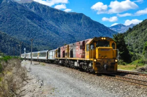 10-kereta-wisata-terbaik-di-dunia-wajib-coba